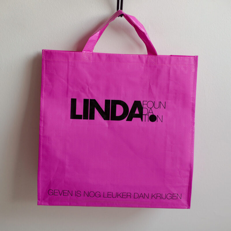 Linda Foundation Shopper